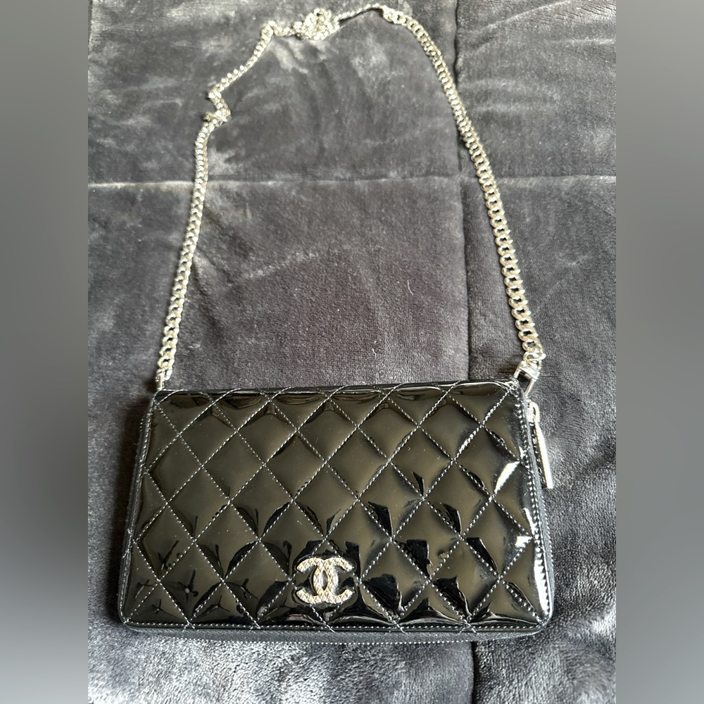 WOC CHANEL - LARGE ZIPPED WALLET BLACK